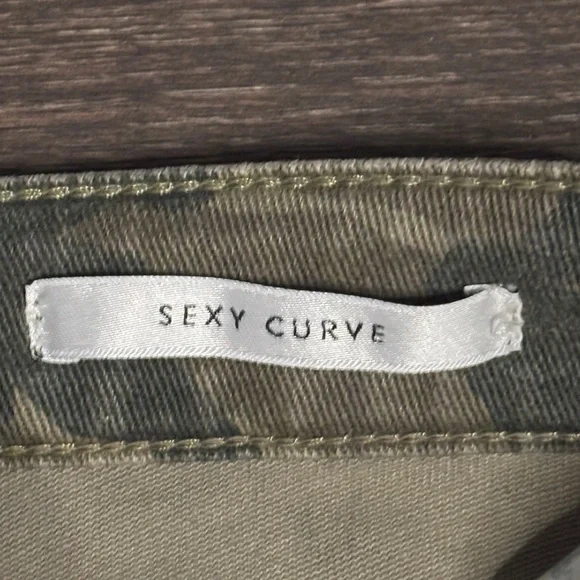 GUESS Camo Distressed Skinny Jeans - Picture 3 of 6